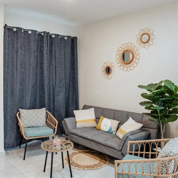 Modern house, 5 minutes from El Salvador Airport, hotel in Astoria