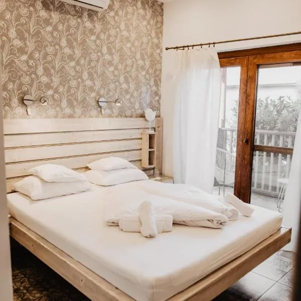 Fészek -Étel és Hotel-Zánka, Hotel in Zánka