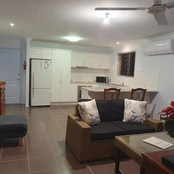 Narnie's Place in Narangba - Relaxed Space with Breakfast, hotel in Narangba