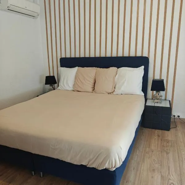 Chambre climatisée cosy Auberge du Manala Hôtel 24-24, ξενοδοχείο σε Saint-Louis