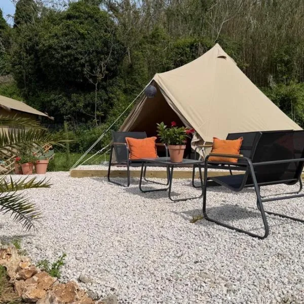 Glamping La Yurta nel Verde luxe Belltent, hotel v destinaci Torino di Sangro