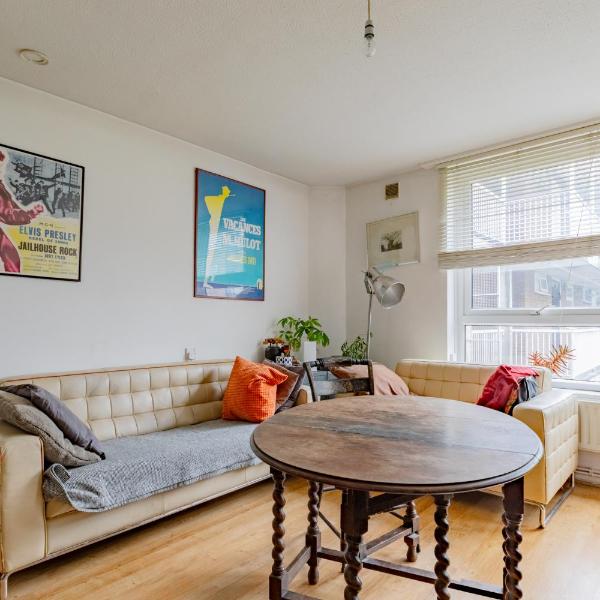 Characterful 1 Bedroom Flat Close to DLR, London
