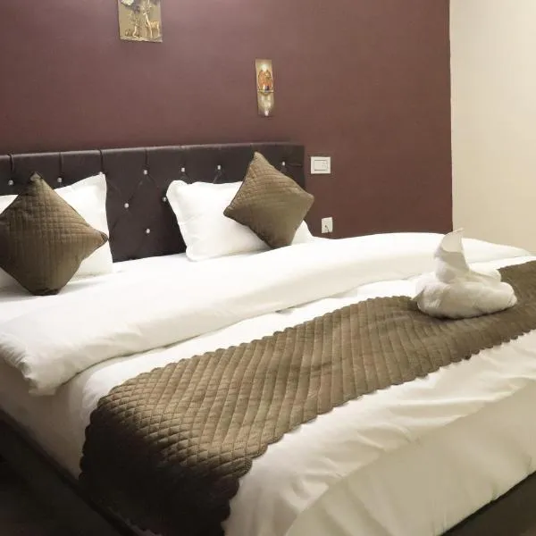Posh Hotel-Best Business Hotel in Gulbarga, hotel en Gulbarga