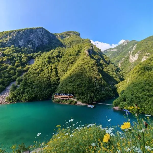 Riverside Komani Lake, hotel di Koman