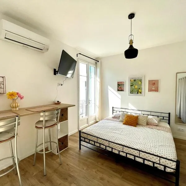 Studio proche mer, avec terrasse et parking, hôtel à Nice