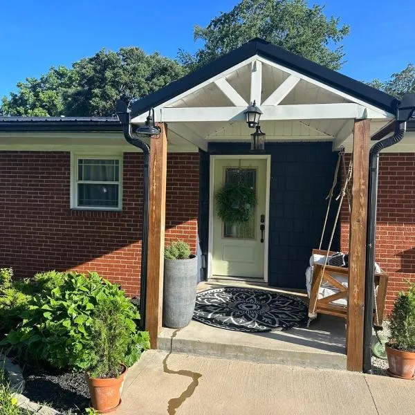 Minutes from LMU, ARH, and Cumberland Gap National Historic Park, Laurel Cove Music Festival, and Pine Mountain State Resort Park, hotel v destinaci Middlesboro