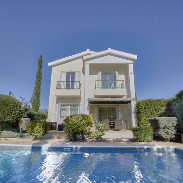 Villa Persifonia - 3BR Family Retreat near Coral Bay Beach, Пейя