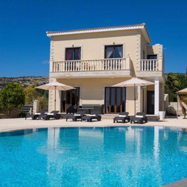 Villa Julia I - Luxury 3-BR Retreat with Sea & Mountain Views, Пейя