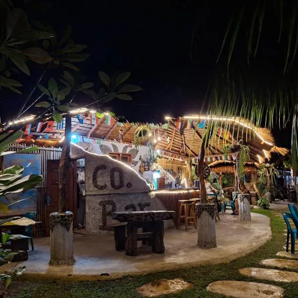 eco trekking lodge, Bar & jungle tour's, hotel in Bukit Lawang