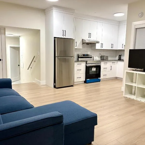 Sunny White Rock 2BR, Steps to Sand, Brand New Stay, ξενοδοχείο στο White Rock