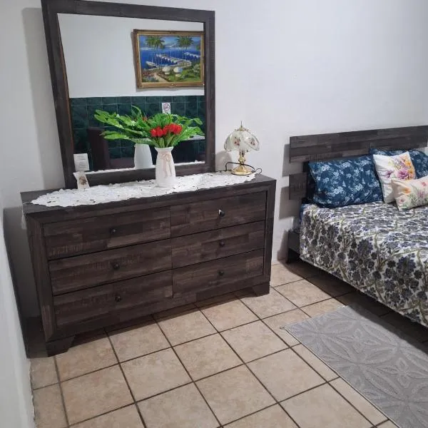 Humacao guest house, hotel en Humacao