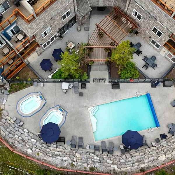 Blackstone Mountain Lodge by CLIQUE, Hotel in Canmore