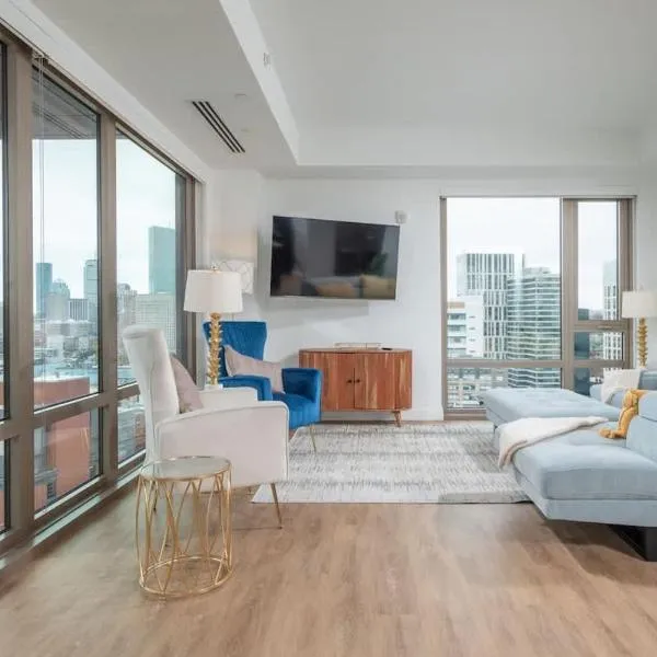 Upscale 4BR Penthouse with Gym & Parking near MGH & TUFTS, ξενοδοχείο στη Βοστώνη