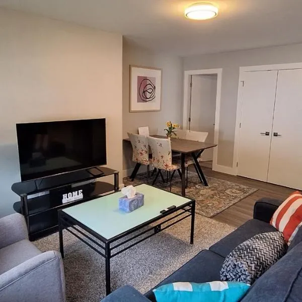 Happy Zone Suite with AC - Sleeps 4, Free Treats !, hotel in Langford