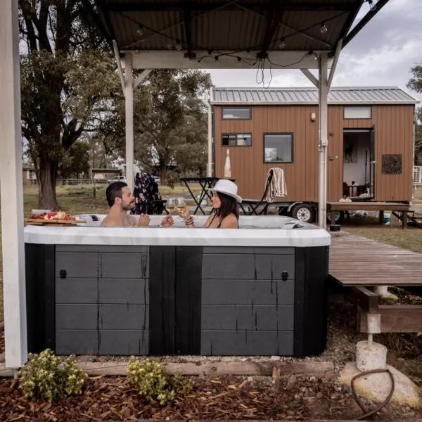 Odyssean Tiny House B by Tiny Away, hotel in Cessnock