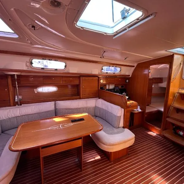 S Y Majeasca, khách sạn ở Kavála