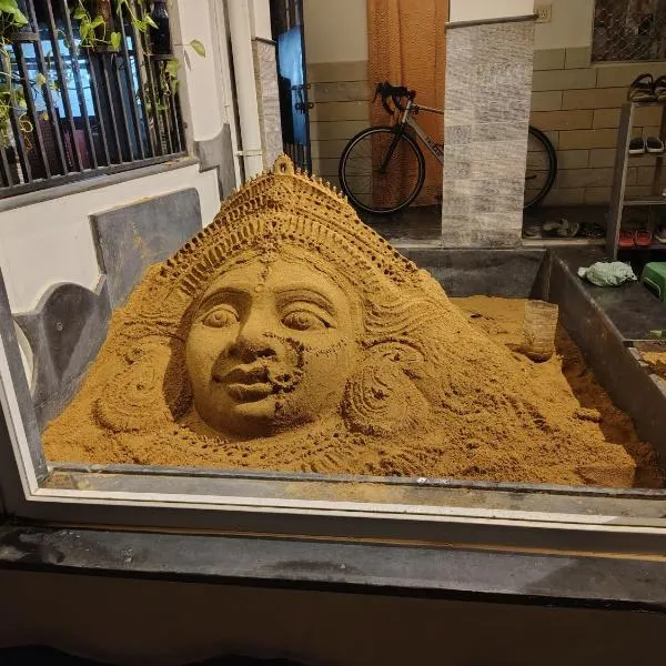 NIRMAN HOMESTAY 5 minutes walk to beach, ξενοδοχείο σε Puri