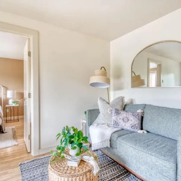 Stay Portland - Adorable Bright 1 Bed Near OHSU, hotel in Portland