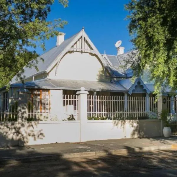 KAROOWERF GUEST HOUSE, hotel di Cradock