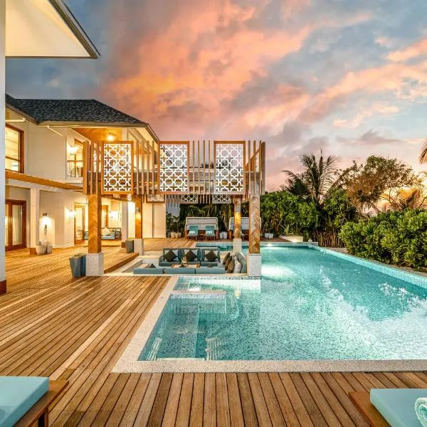 Hideaway Beach Resort & Spa, FREE SHARED CHARTER FLIGHT for two on stays of 7 or more nights from September 2025 until 23rd December 2026, Hotel in Dhidhdhoo