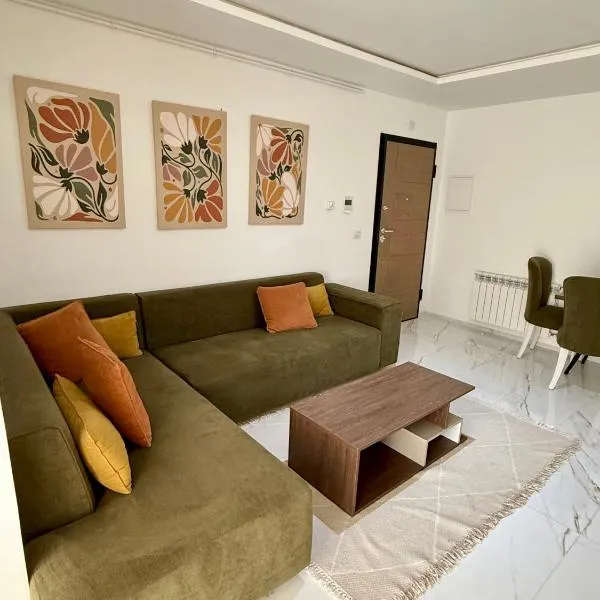 Appartement moderne à l Aouina avec WiFi parking et proche aéroport Tunis Carthage, hotel in Ariana