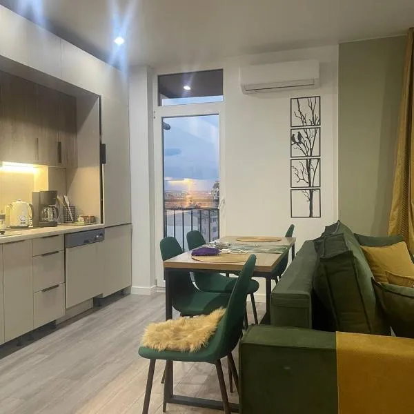 Tree of Life Studio Apartment in the Citi Centr, hotel din Ivano-Frankivsk