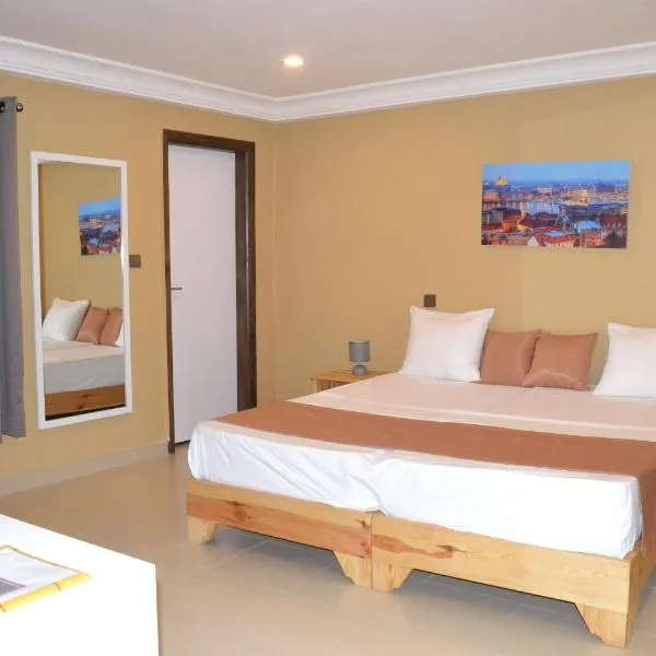 HÔTEL Le SQUARE, hotel en Thiès