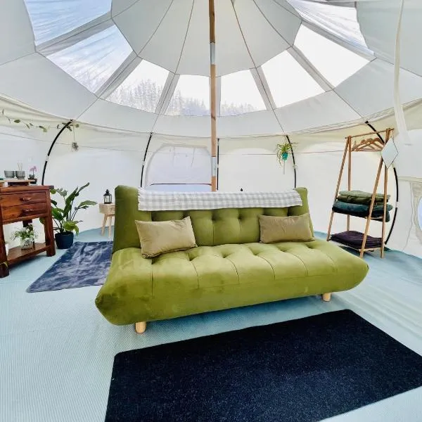 Luxury Stargazing Glamping - Seren Aur with Hot Tub, hotel in Llanidloes