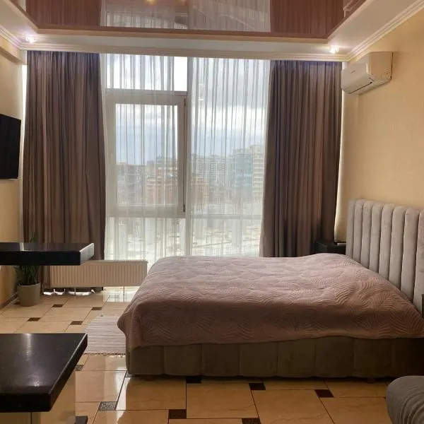 Spacious apartment right next to the beach, hotel in Odesa