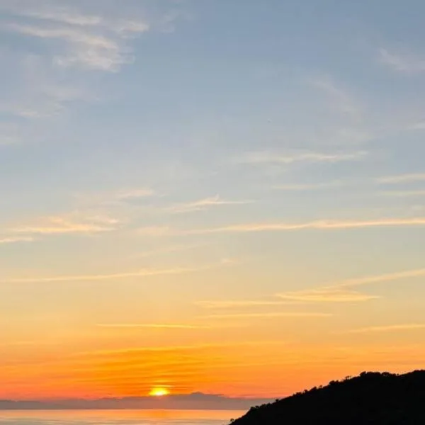 Sunset House, hotel in Mortigliano