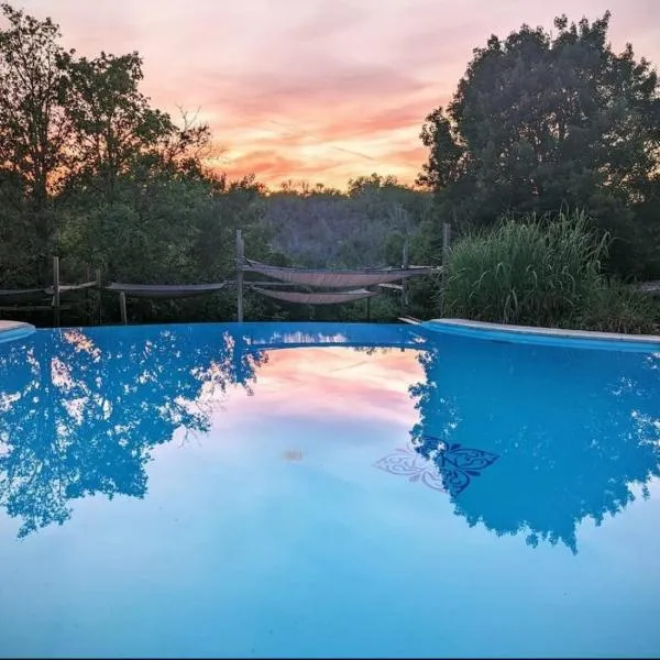 Aux Lodges du Mas de Nadal, hotel in Sauliac-sur-Célé