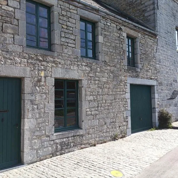 Maison de campagne aux notes africaines, hotel in Doische