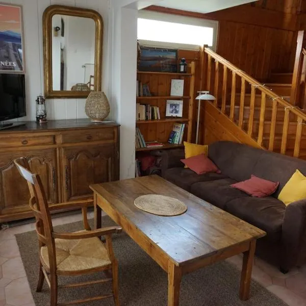 Duplex spacieux et ensoleillé avec vue sur les montagnes，位于丰罗穆的酒店