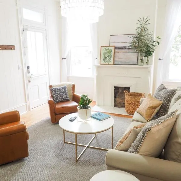 Beautiful Forsyth Park Charmer - Amazing Location!, Hotel in Savannah