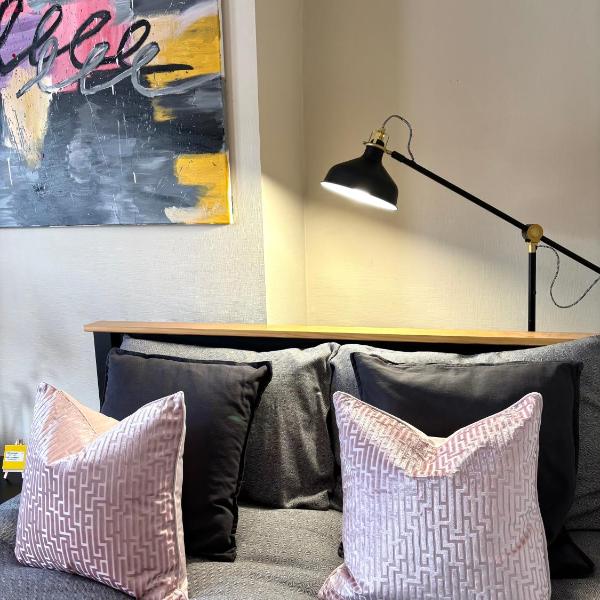 Modern Art House - serviced accomodation, Liverpool