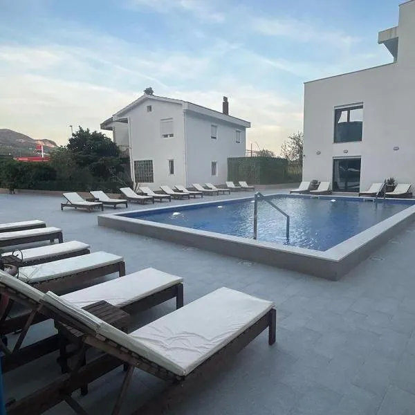 Apartmani WolfMoon 024, khách sạn ở Igalo