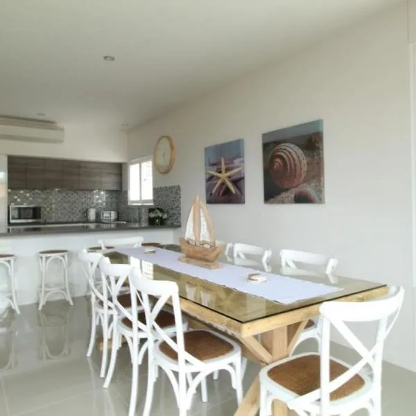 Avalon Apartment by Book Jervis Bay, hotel in Huskisson