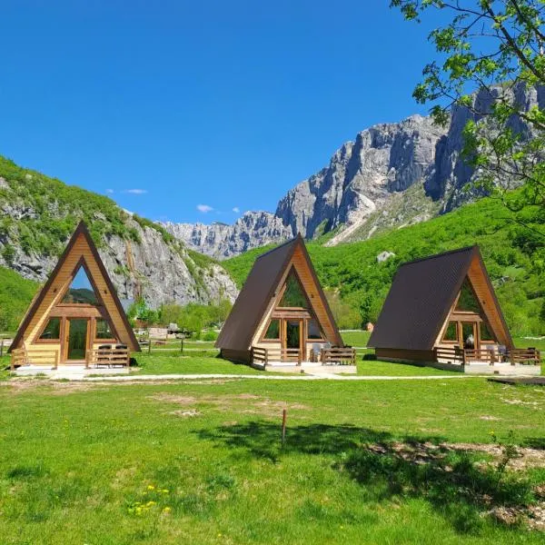 Wooden cottages KONAK, hotel in Šavnik