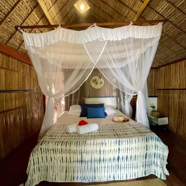 RAVENALA Lodge, Bungalow, plage privée et cuisine, hotel en Ile aux Nattes