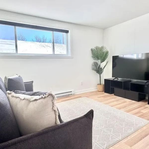 Le Cozy - with EV Chrger Level 2, hotell i Québec