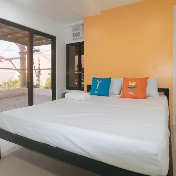 Sans Hotel near Enchanted Kingdom Santa Rosa Laguna, hotel v destinaci Santa Rosa