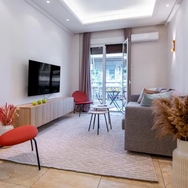 Stylish 2BDR Exarchia Apt with Balcony and Workspace, ξενοδοχείο στην Αθήνα