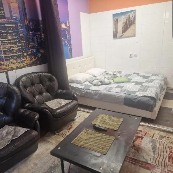 Comfy 1-room apartment near bus station, khách sạn ở Liepāja