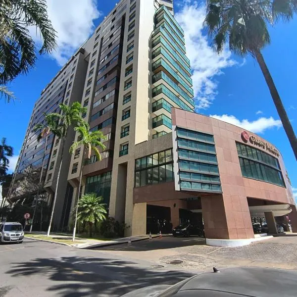 Flat particular com varanda, garagem e wi-fi no Hotel Grand Mercure, hotel in Brasília