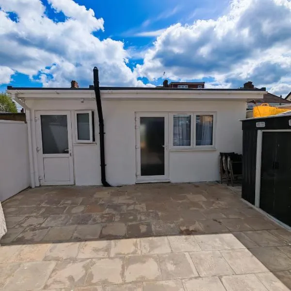 Ensuite Double Room with Kitchen, hotel a Hayes