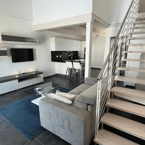 Elegant loft by the sea, hotel in Punta Marina