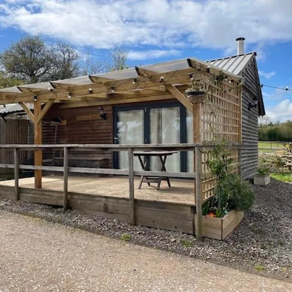 Reindeer Lodge at The Cotswold Reindeer Herd、Ampney Crucisのホテル