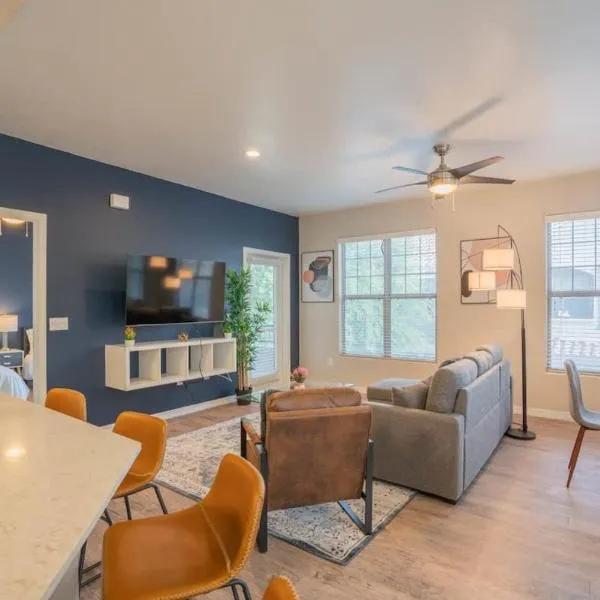Posh 2BD - Midtown - Gym, Pool, W-D, Parking - Sleeps 8, hotel en Phoenix