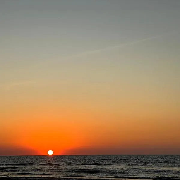 The Cozy Glass House by the Sea, hotel in Bauang