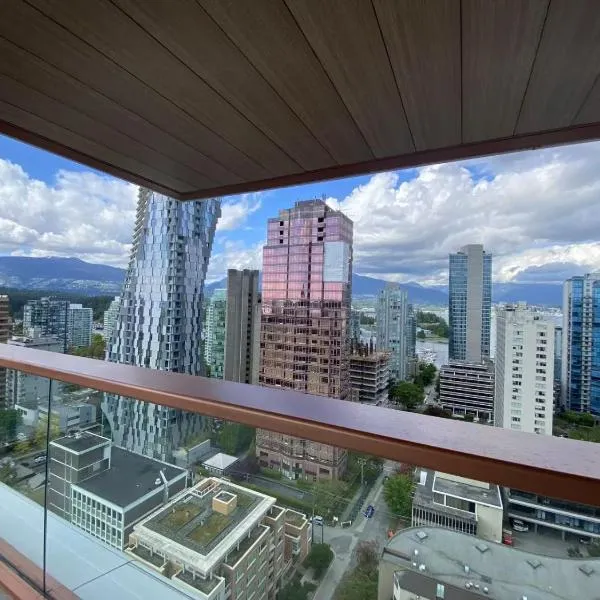 Brand New Modern 2 BR Condo in Heart of Downtown Vancouver, Hotel in Vancouver